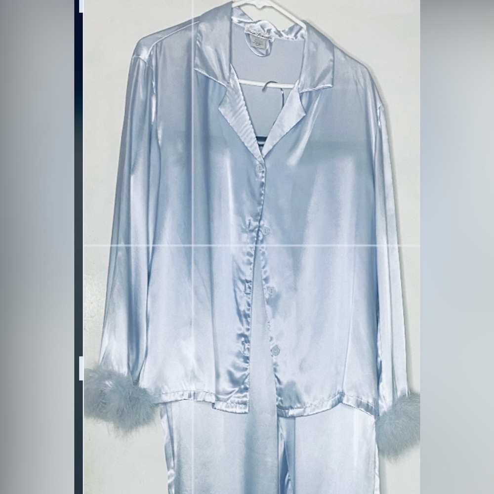 Luxury Linea Donatella Marabou
Feather Trim Silver blue Pajama Set
XL (NWOT)